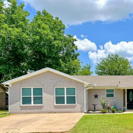 Buy this 3 bed house on 407 Parkview Drive in Lindsay, Cooke County