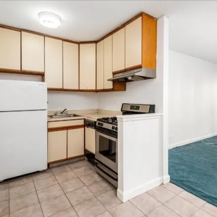 Image 6 - The Saxony, 87-15 165th Street, New York, NY 11432, USA - Apartment for sale