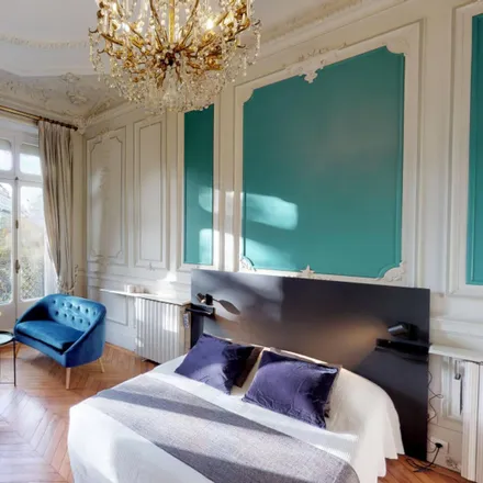 Rent this 5 bed room on 4 Rue Pierre Semard in 75009 Paris, France