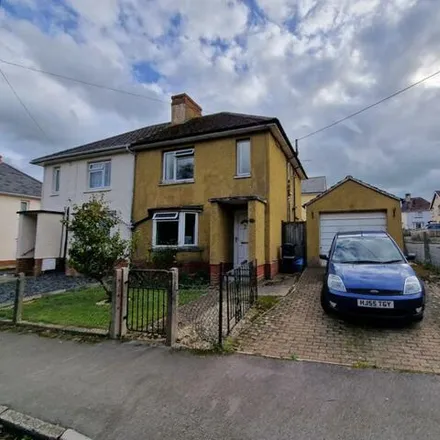 Buy this 3 bed duplex on Severalls Park Avenue in Crewkerne, TA18 8DP
