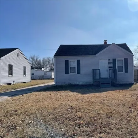 Buy this 2 bed house on 1210 East Lorena Avenue in Wood River, IL 62095