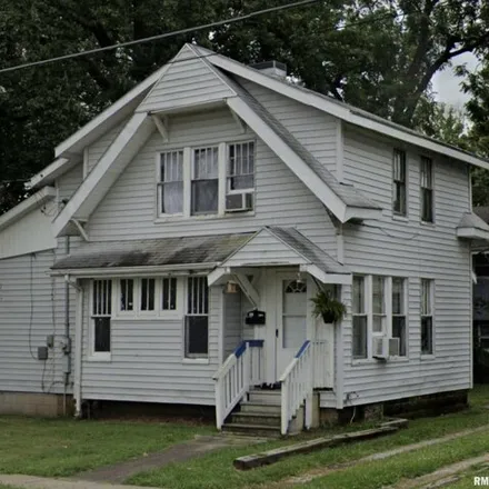 Buy this 3 bed house on 305 West College Street in Carbondale, IL 62901