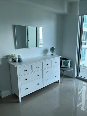 Buy this 1 bed condo on Met 1 in 300 Biscayne Boulevard, Miami