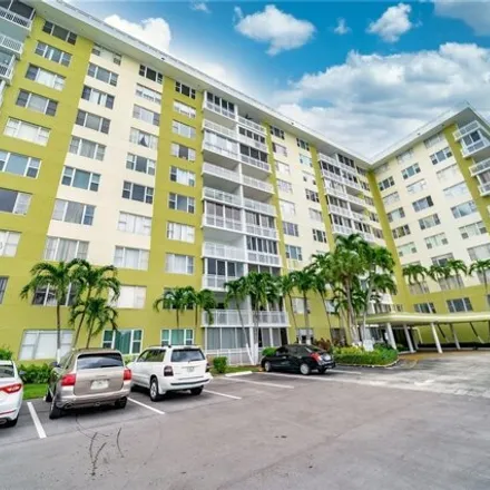 Buy this 1 bed condo on 4276 Hillcrest Drive in Hollywood, FL 33021