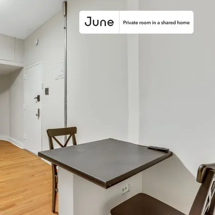 Image 7 - 531 West 48th Street - Room for rent