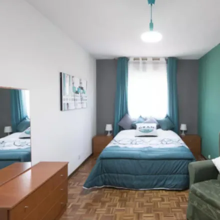 Rent this 5 bed room on Louisiana Rock Bar in Ronda de la Pescadería, 28801 Alcalá de Henares