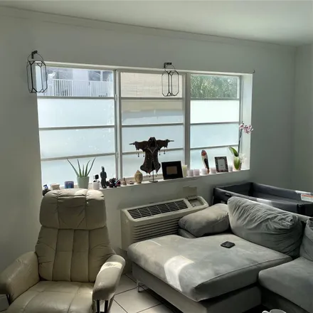 Image 4 - 7315 Byron Avenue, Atlantic Heights, Miami Beach, FL 33141, USA - Condo for sale