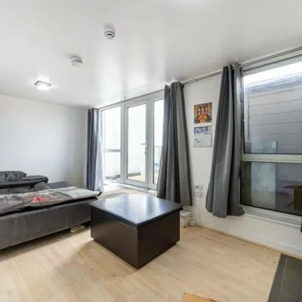 Rent this 2 bed apartment on Specsavers in Dukes Way, London