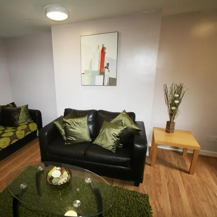 Rent this 3 bed house on Hyde Park Terrace in Leeds, LS6 1AG