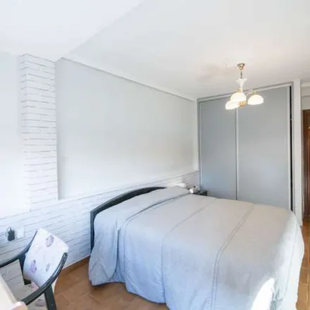 Image 2 - Carrer de Crevillent, 46022 Valencia, Spain - Apartment for rent