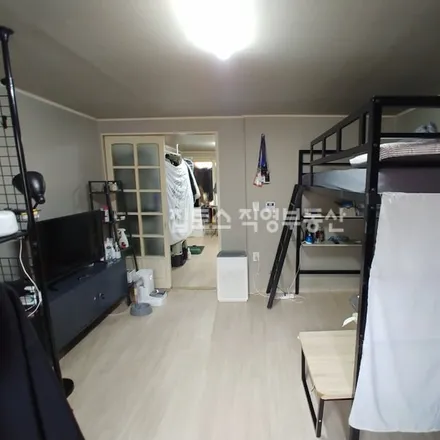 Rent this studio apartment on 서울특별시 강남구 논현동 167-18