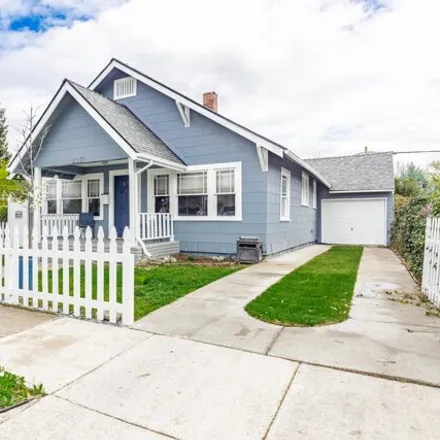 Buy this 3 bed house on 316 South Orange Street in Medford, OR 97501