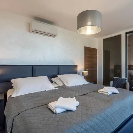 Rent this 4 bed house on 21312 Općina Podstrana