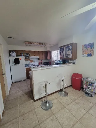 Image 2 - 3911 Salt Lake Boulevard, Honolulu, HI 96818, USA - Room for rent