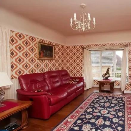 Image 2 - Ivydore Avenue, Worthing, BN13 3JA, United Kingdom - House for sale