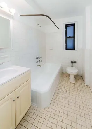 Image 5 - 3015 Riverdale Avenue, New York, NY 10463, USA - Apartment for sale