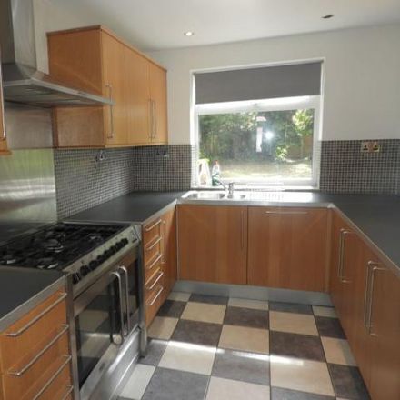 Rent this 3 bed house on Zetland Road in Doncaster, DN2 5EJ
