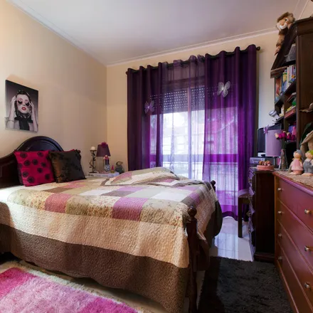 Rent this 2 bed room on Piscinas in Rua Calouste Gulbenkian, 4435-345 Rio Tinto