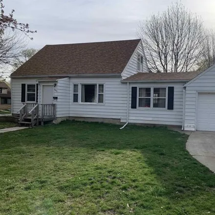 Buy this 3 bed house on 601 11th Street Northeast in Mason City, IA 50401