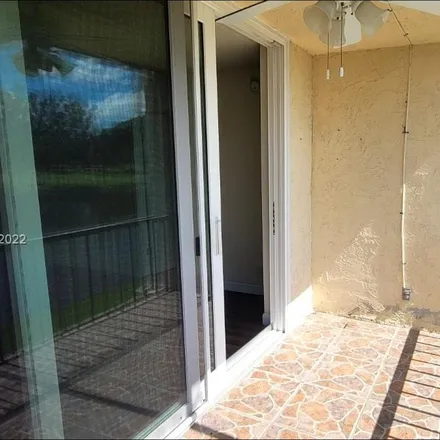 Image 4 - 9400 North Hollybrook Lake Drive, Pembroke Pines, FL 33025, USA - Condo for sale