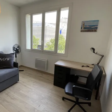 Image 2 - 30 Boulevard Jean Moulin, 13005 Marseille, France - Room for rent