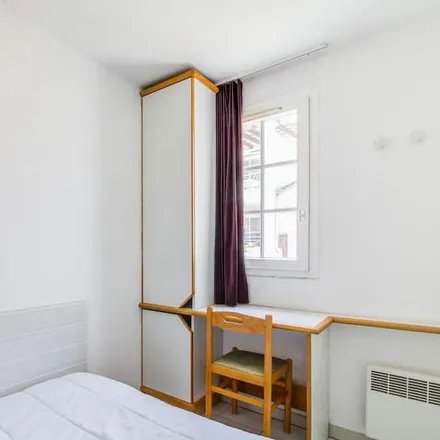 Rent this 1 bed apartment on Centre d'incendie et de secours de Saint-Raphaël in D 100, 83700 Saint-Raphaël