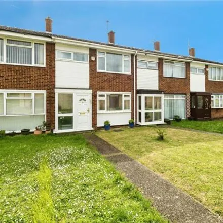 Buy this 3 bed townhouse on Fulmar Road in London, RM12 5QJ