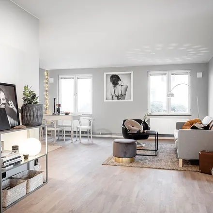 Rent this 2 bed apartment on HJ Servicebutik in Fyrklöversgatan, 417 21 Gothenburg