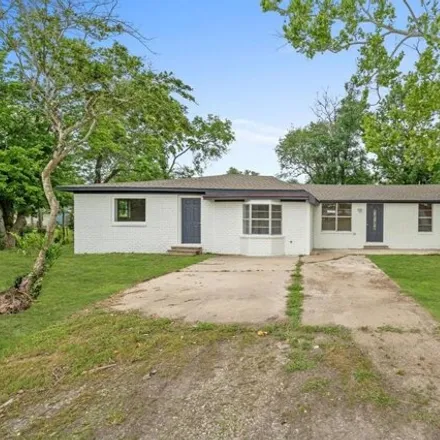 Buy this 4 bed house on 277 Henderson Street in Brazoria, TX 77422