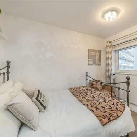 Rent this 2 bed apartment on Bayswater College in 167 Queensway, London
