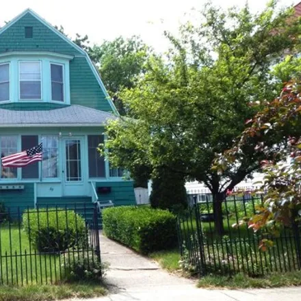 Buy this 4 bed house on 117 Central Street in Battle Creek, MI 49017