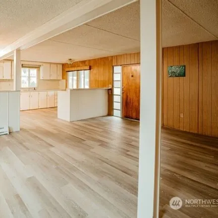 Image 7 - 10515 Woodinville Drive, Bothell, WA 98011, USA - Apartment for sale