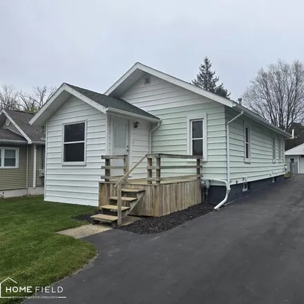 Buy this 2 bed house on 1149 South Pearce Street in Owosso, MI 48867