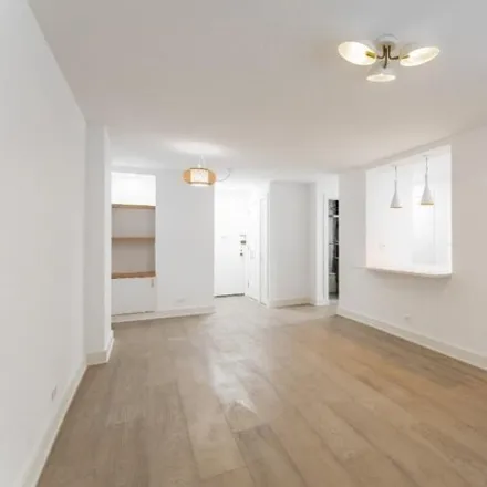 Image 3 - 208 East 81st Street, New York, NY 10028, USA - Condo for rent