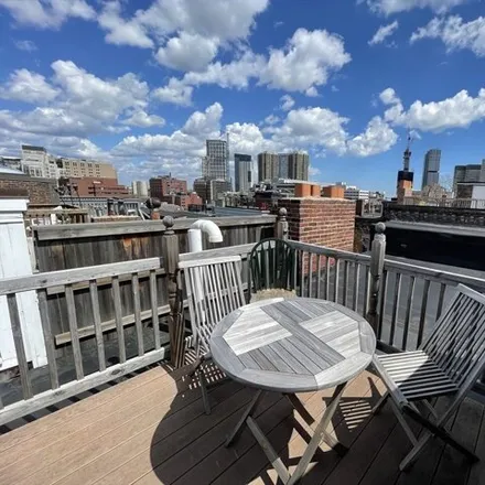 Image 1 - 41 Grove Street, Boston, MA 02114, USA - Apartment for rent