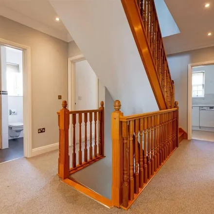 Image 3 - Bramley Close, London, NW7 4BR, United Kingdom - Apartment for rent