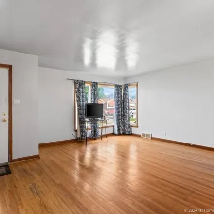 Image 4 - 7918 South Troy Street, Chicago, IL 60652, USA - House for sale