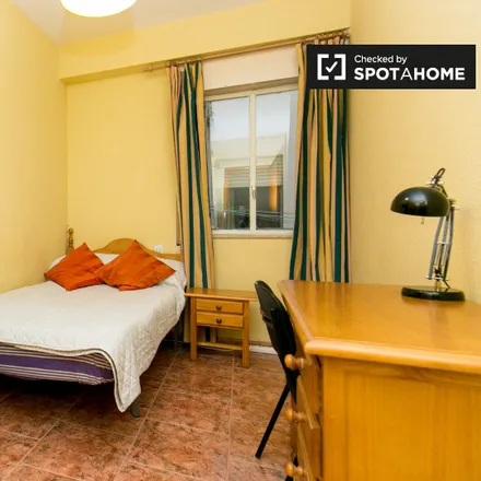 Rent this 4 bed room on Sweetland in Calle Carrera de la Virgen, 18005 Granada