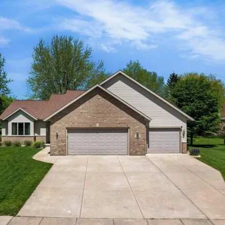 Buy this 4 bed house on 824 Chickadee Drive in Cambridge, Dane County