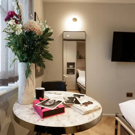Image 2 - 9 Foulis Terrace, London, SW3 6HR, United Kingdom - Apartment for rent