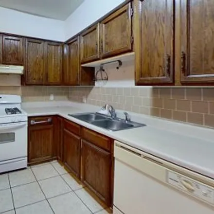 Rent this 3 bed apartment on 516 West 9Th Street in Downtown Casa Grande, Casa Grande
