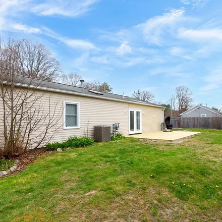 Image 4 - 558 Hogg Memorial Dr, Whitman MA 02382 - House for sale