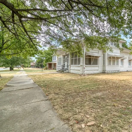 Image 4 - 323 West Davis Drive, Nowata, Nowata County, OK 74048, USA - House for sale