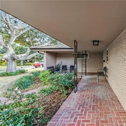Image 2 - 6229 Caldwell Drive, New Orleans, LA 70122, USA - House for sale