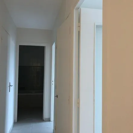 Rent this 2 bed apartment on 5 quater Place Championnet in 26000 Valence, France
