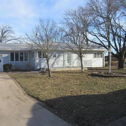 Buy this 3 bed house on 2861 Plank Road in Keokuk, IA 52632