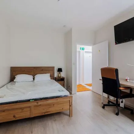 Rent this 4 bed apartment on Rue Emile Wauters - Emile Wautersstraat 35 in 1020 Brussels, Belgium
