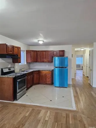 Image 2 - 195-25 Woodhull Avenue, New York, NY 11423, USA - Apartment for rent