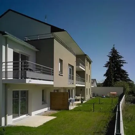 Rent this 3 bed apartment on 25 Portail de la Godfriere in 35150 Janzé, France