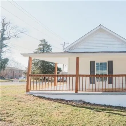 Image 2 - 434 Granite Street, Mount Airy, NC 27030, USA - House for sale